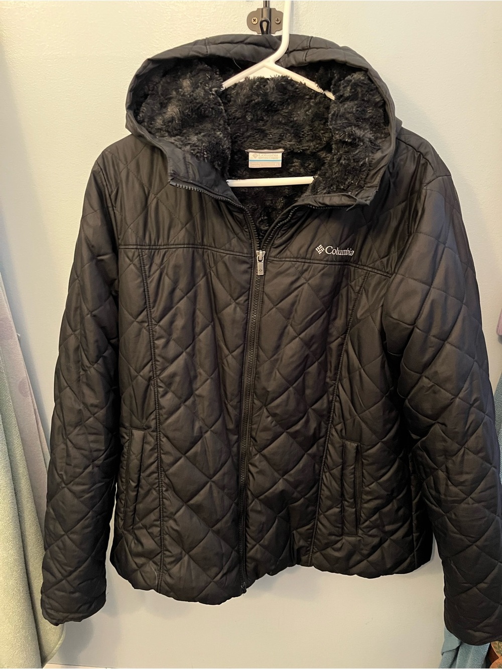 Columbia Women's Black Quilted Hooded Puffer Jacket with Faux Fur Lining